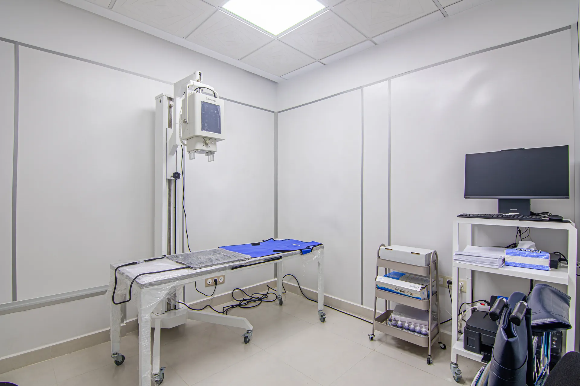 Salle de radiologie du cabinet Dr. DOUFAAI à Témara